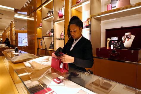 vendeuse louis vuitton salaire